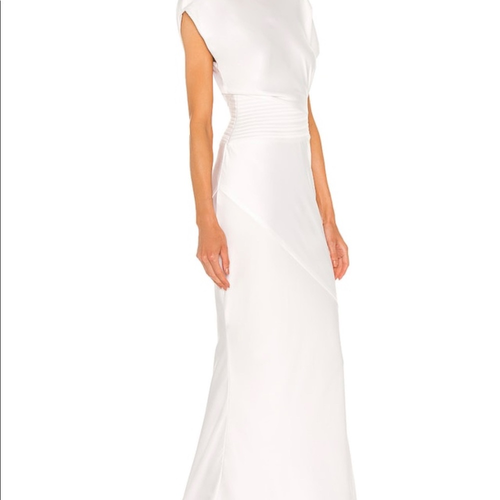 Bond Gown in White
Zhivago